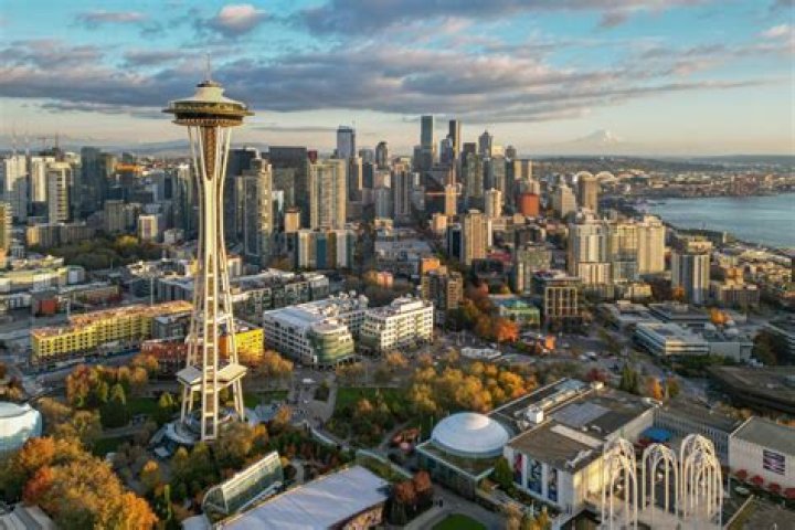'Sleepless In Seattle' Is A Toxic Rom-Com For These Three Main Reasons