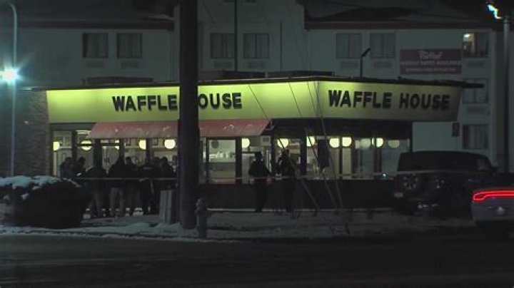 1 killed, 5 wounded in Indianapolis Waffle House shooting