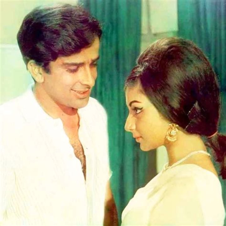 10 best Amitabh Bachchan and Shashi Kapoor movies highlighting their acting prowess