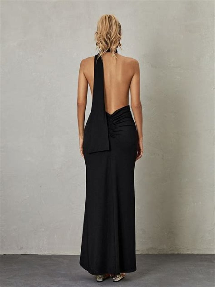 10 Genius Ways To Rock A Backless Dress With Big Boobs