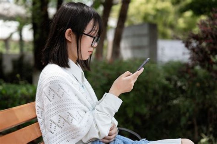 11 Weird Ways To Know Someone Doesn’t Like You As Much As You Think