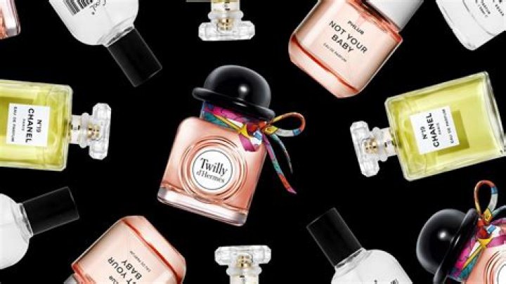 13 Best Powdery Scent Perfumes to Envelope Yourself in Floral Bliss