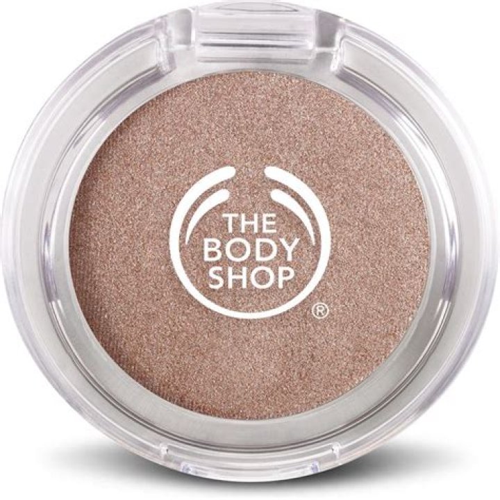 15 Eyeshadows To Use As Highlighters & Get The Most Out Of Your Makeup Bag