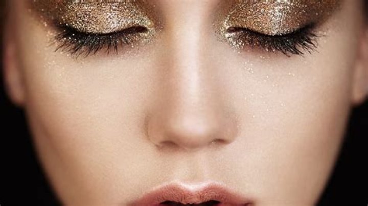 17 Best Gold Eyeshadows That Look as Glam as It Can Get!