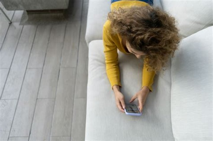 19 Latinx Therapists & Mental Health Instagram Accounts To Follow