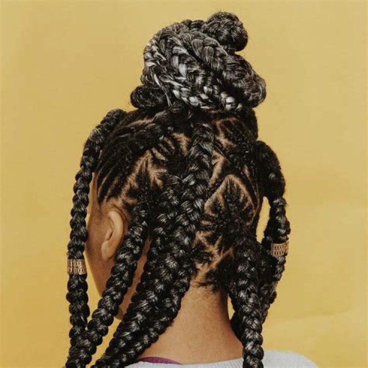 20 Triangle Box Braids For A Low Maintenance Summer