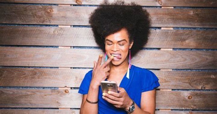 21 Dating App Conversation Starters Experts Swear By