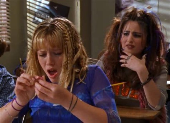 22 Years Ago, Lizzie McGuire Wore The Most Y2K Hairstyle In Existence
