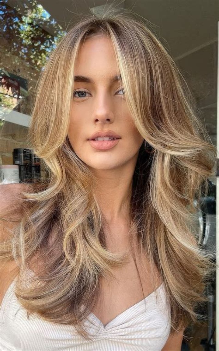 25 Exquisite Butterfly Haircut Ideas to Elevate Your Locks with Elegance