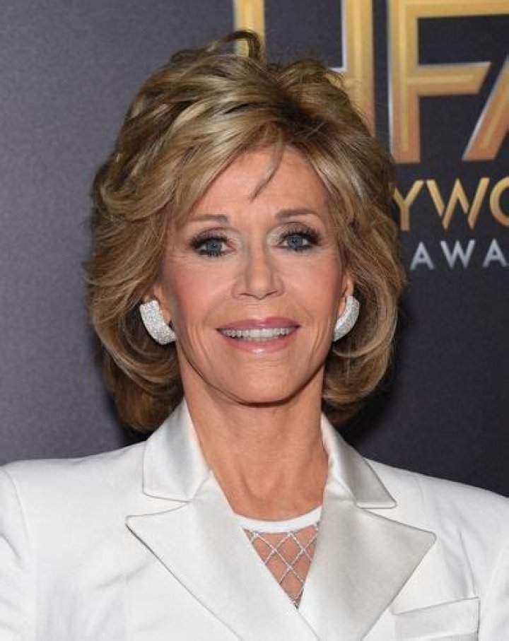 35 Stunning Jane Fonda’s Hairstyles: Transformation Through The Decades