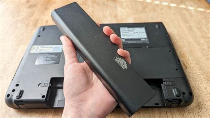 4 Reasons to Buy a Laptop With a Removable Battery