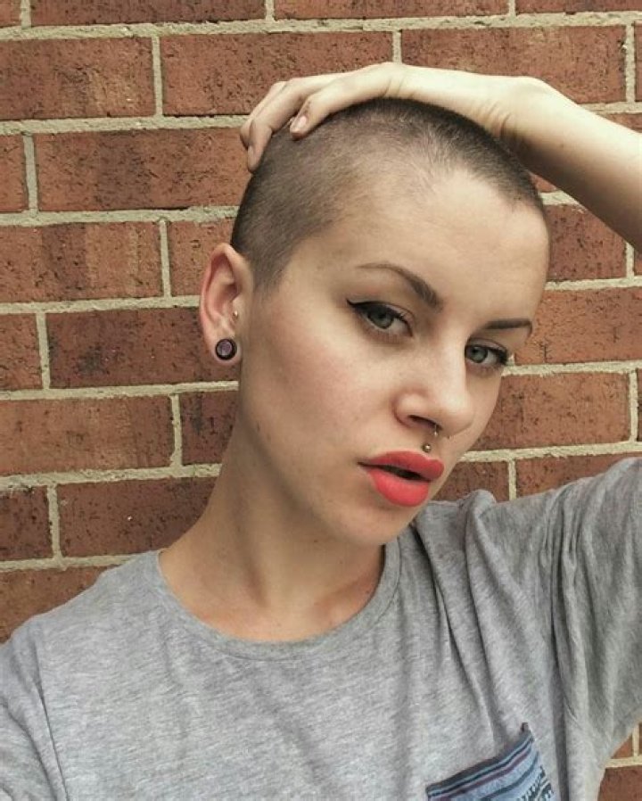 43 Women With Super Short & Buzzed Hair Who Define Their Own Femininity — PHOTOS