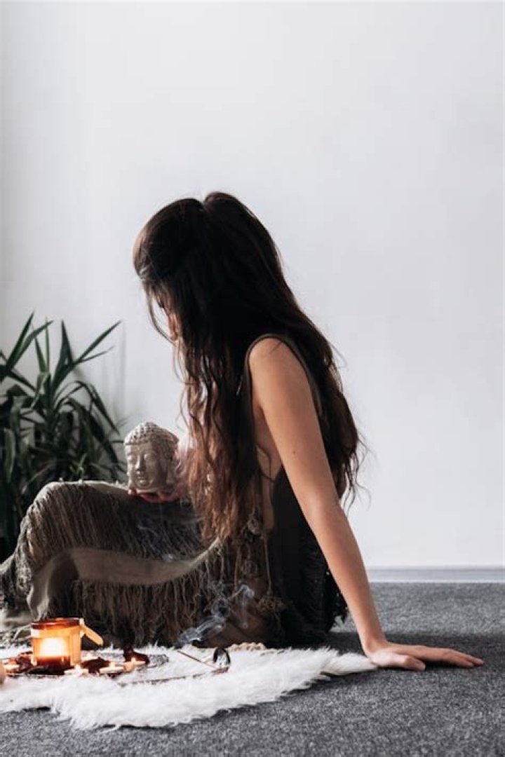 6 Rituals For Manifestation That Work, According To Energy Workers