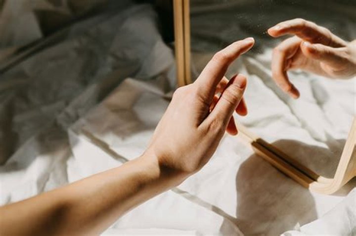 7 Signs You Might Have Depersonalization Disorder