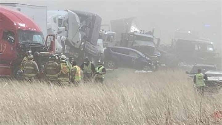 72 vehicles crash, 6 killed in dust cloud pile-up on I-55 in Illinois