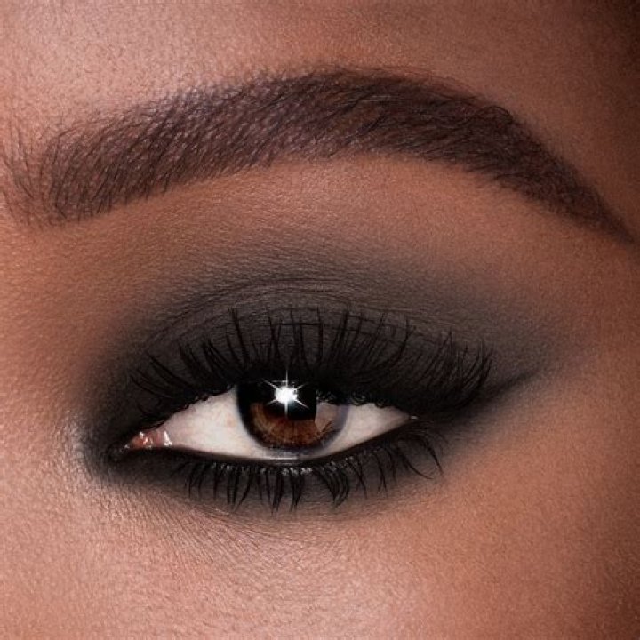 8 Black Eyeshadow Looks You Can Definitely Do Yourself