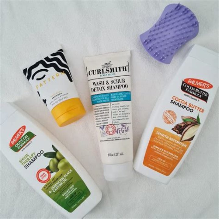 9 Dry Shampoos For Natural Hair That Won't Leave Behind Buildup