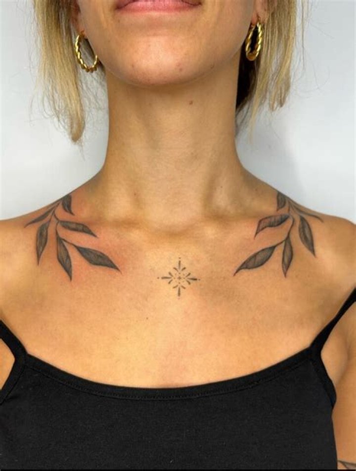 9 Pretty Photos Of Collarbone Tattoos