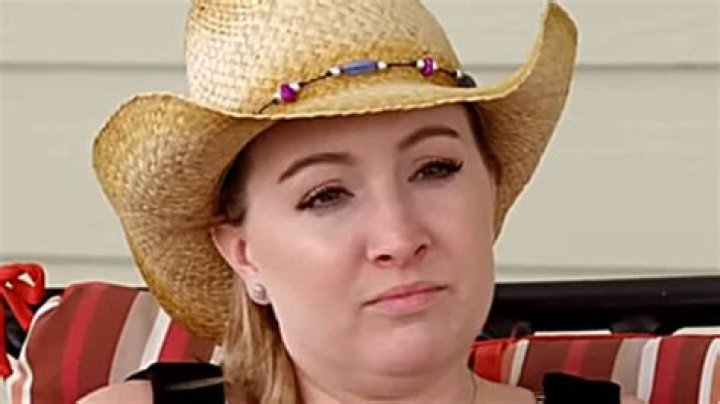 90 Day Fiance viewers debate whether Elizabeth Potthast should have told her family she was pregnant