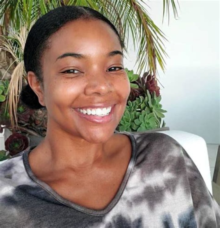 A Celebration of Natural Beauty! These Beautiful Women Bare Their Fresh-Faced Selfies For the ‘Gram