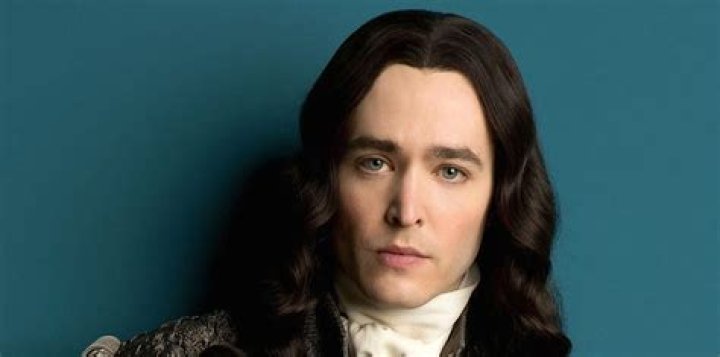 Alexander Vlahos’ Wiki – Is he married? Dating gay or girlfriend?