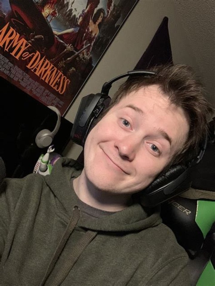 All About YouTuber Repzion: Real Name, Girlfriend, Net Worth, Age