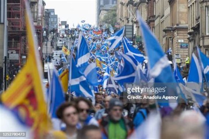 All Under One Banner: Thousands of Scottish independence supporters march through Edinburgh – The Sun