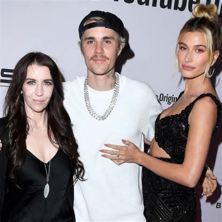 Allie Bieber (Justin Bieber’s Sister): Age & Family As The Singer Poses With His Girls