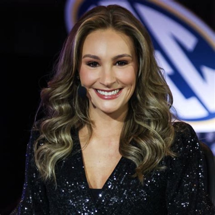 Alyssa Lang ESPN | Wiki/Bio, Aois, Luach lom, Dreuchd, Luach lom, Fear, Àirde agus Dealbhan