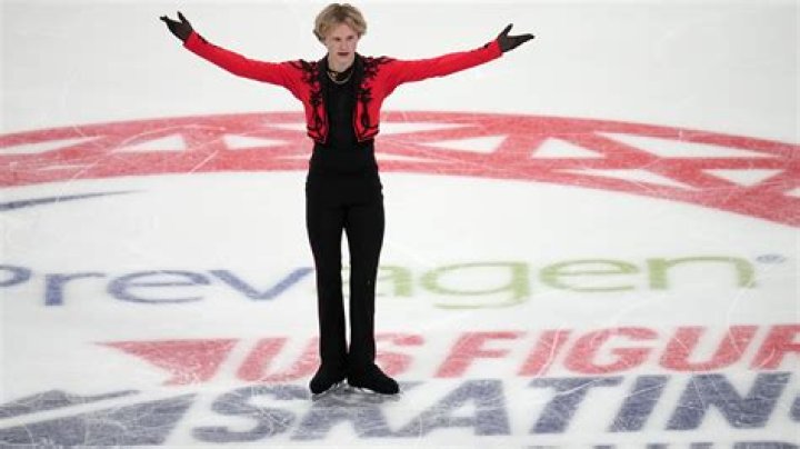 Amber Glenn wins US figure skating title after Isabeau Levito falls 3 times during free skate