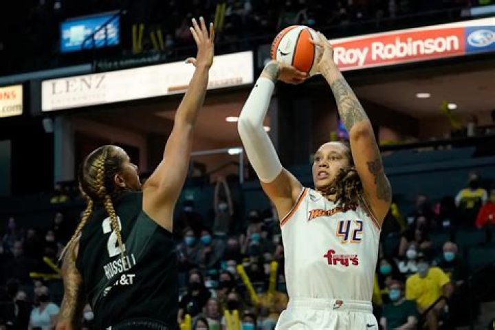 AP source: Brittney Griner re-signs with Phoenix Mercury