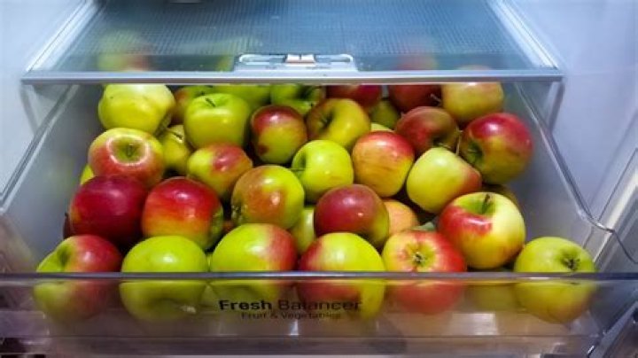 Are you supposed to put candy apples in the fridge?