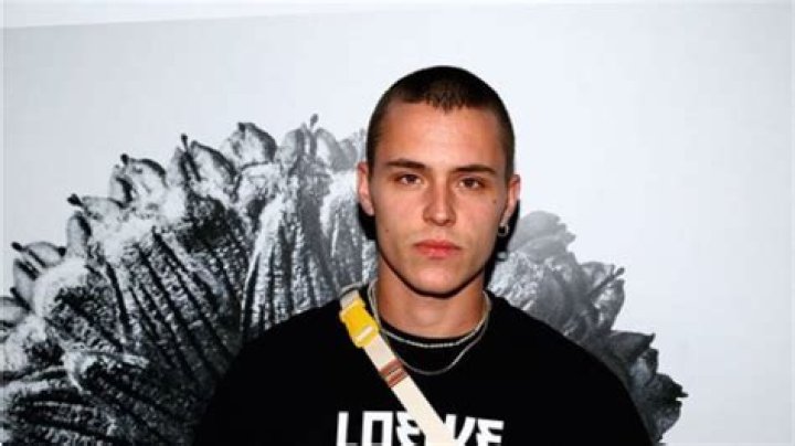 Aron Piper (Actor) Wiki, Biography, Age, Girlfriends, Family, Facts and More