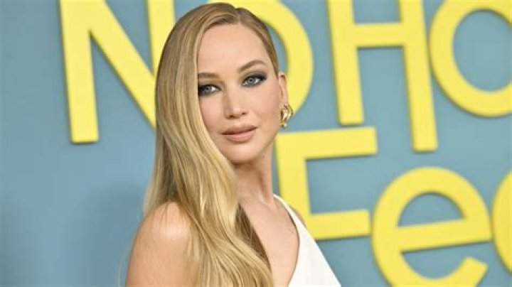 Artist Uses Leaked Nude Photos of Jennifer Lawrence & Kate Upton for Exhibit But They Need to Stop Now