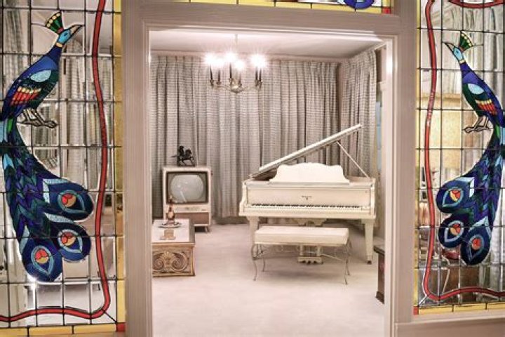 Austin Butler Recalls Stepping Inside Elvis Presley's Bedroom