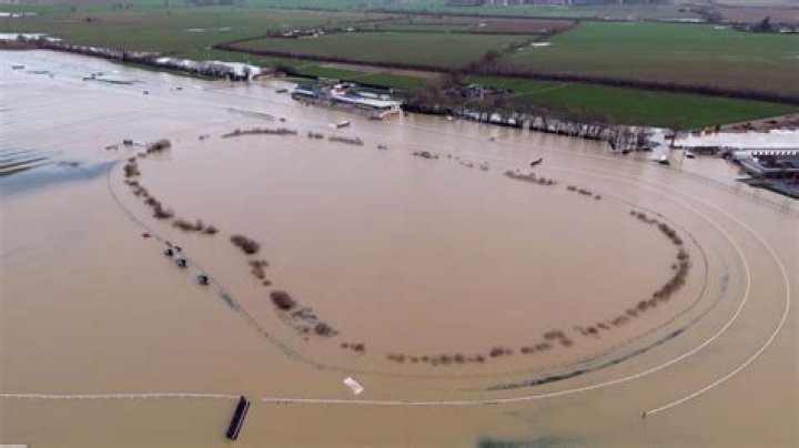 Award-winning racecourse disappears under ocean of water as Storm Henk causes widespread fixture panic