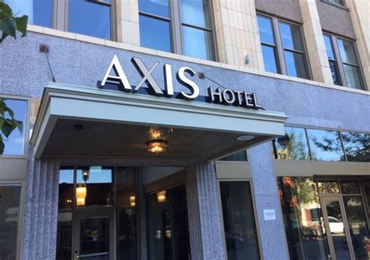 Axis Hotel Opens in Downtown Moline