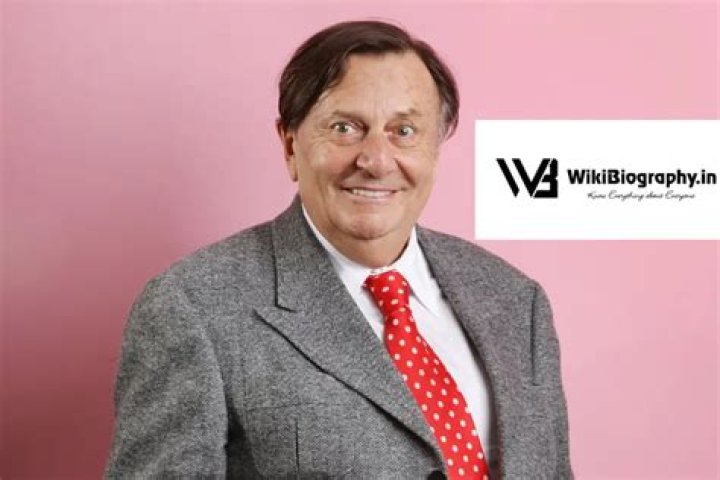 Barry Humphries: Wiki, Bio, Age, Comedian, Actor, Age, Net Worth