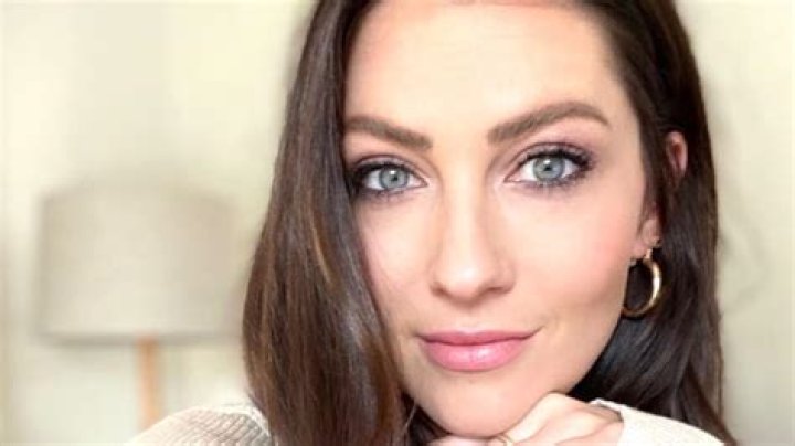 Becca Kufrin shares how she’s convincing Tia Booth to come to California