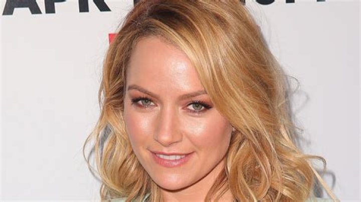 Becki Newton Talks The Lincoln Lawyer, Playing Strong Women, And Her Favorite Former Co-Star