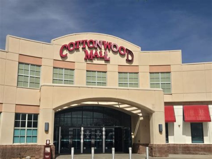 Better Call Saul's Cinnabon, Omaha was filmed in Cottonwood Mall