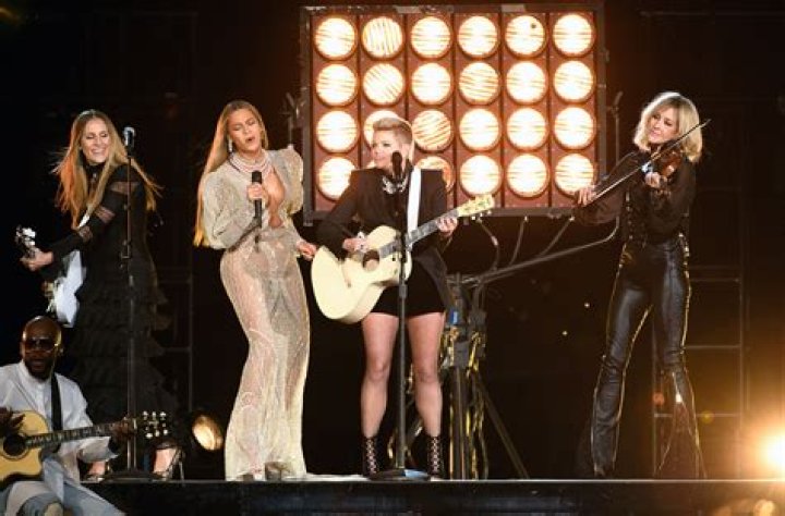 Beyoncé earns no. 1 on Billboard country radio chart