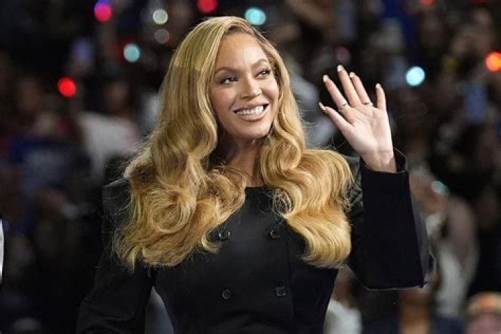Beyoncé makes US chart history with hit song Texas Hold 'Em
