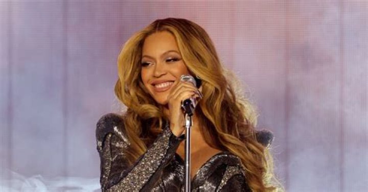 Beyonce’s “Stomach Hole” Tour Outfit Reminds Fans Of ‘Death Becomes Her’