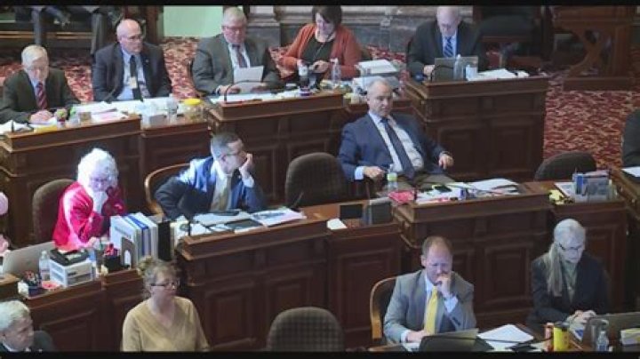 Bill requires Iowa businesses to verify employee immigration status