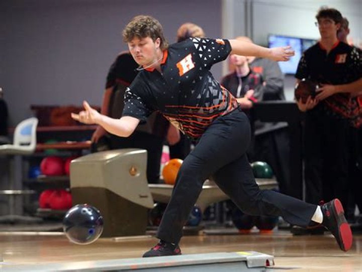 Bowlers roll into Davenport for tournament