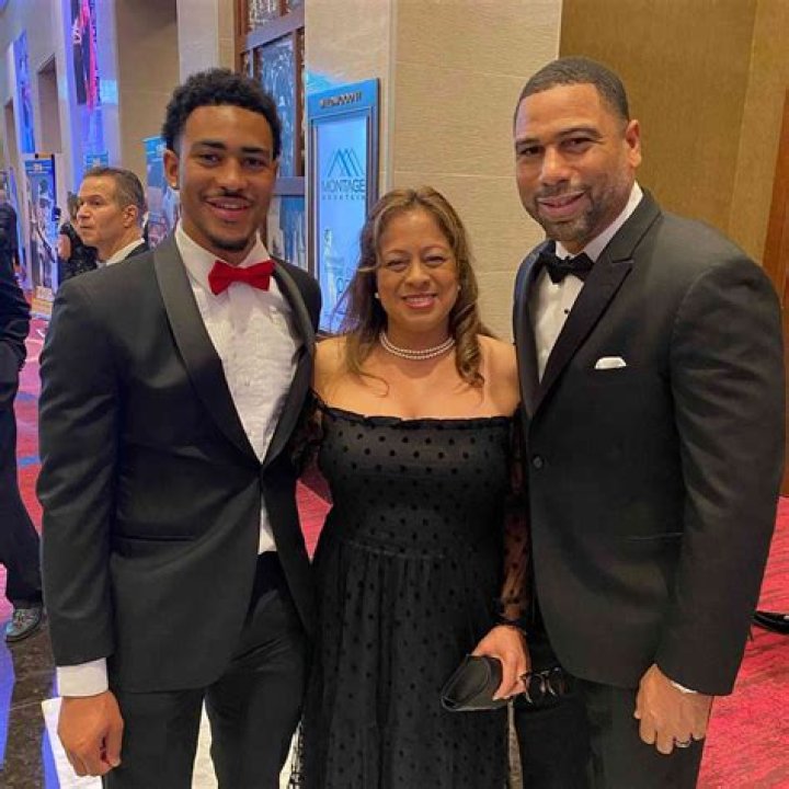 Bryce Young Parents, Father, Mother, Siblings, Ethnicity, Wiki, Age, Girlfriend, Career, Net Worth 2023