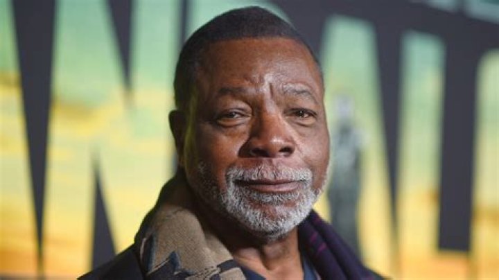 Carl Weathers, linebacker-turned-actor who starred in ‘Rocky’ movies and ‘The Mandalorian,’ dies