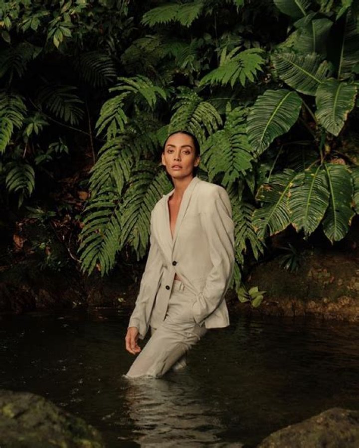 Carloina Guerra: The Colombian Model and Other related Stories