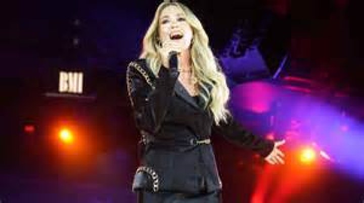 Carrie Underwood helps Utah woman with surprise reveal during concert